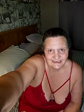 Snapshot of MissQueenBeex chatting on 11/10/25, 04:17 MissQueenBeex online show from 11/10/25, 04:17