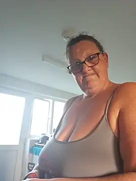 MissQueenBeex online show from 05/25/26, 07:20