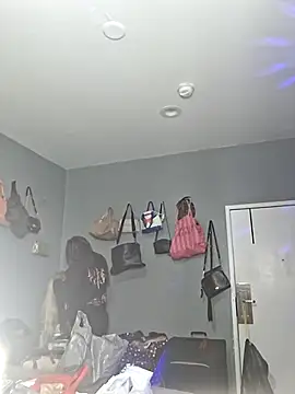 ItsBarbieBitcxxxx69 online show from 11/06/25, 02:45