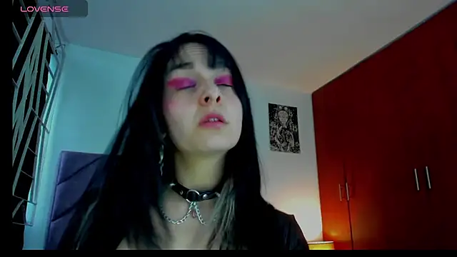 KARINNA  RAVEN online show from 05/23/26, 10:03