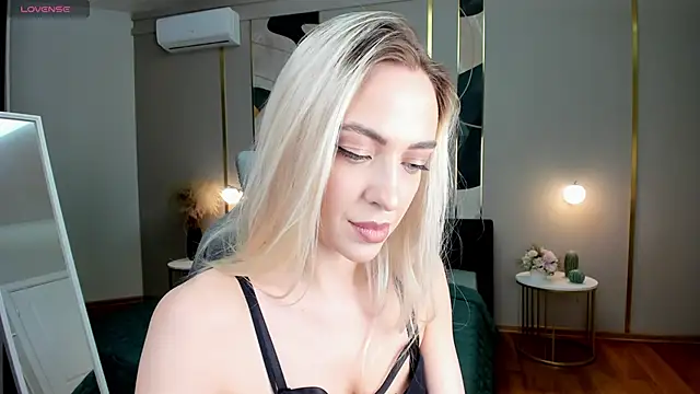  Miss Valentina  online show from 03/21/25, 04:17