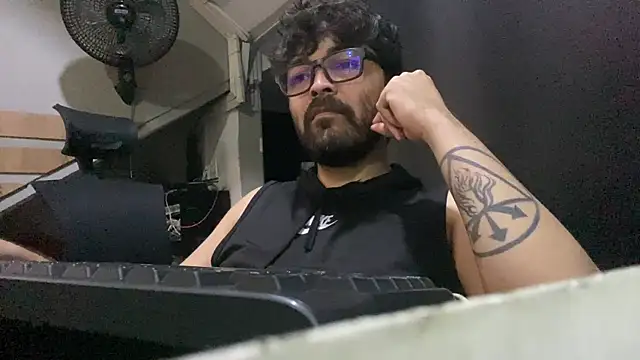 Freakydrag online show from 11/14/25, 04:00