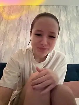 Snapshot of CarolineTenders chatting on 10/04/25, 02:04 CarolineTenders online show from 10/04/25, 02:04