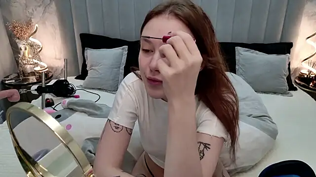 Snapshot of CarolineTenders chatting on 02/12/26, 01:22 CarolineTenders online show from 02/12/26, 01:22