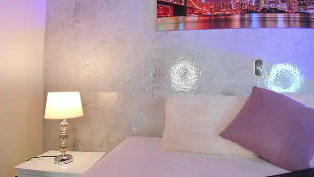 Snapshot of zaraquiinn chatting on 12/20/25, 02:46 zaraquiinn online show from 12/20/25, 02:46