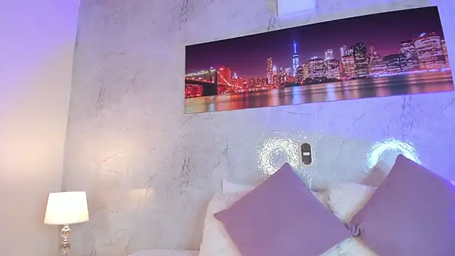 Snapshot of zaraquiinn chatting on 12/21/25, 02:24 zaraquiinn online show from 12/21/25, 02:24