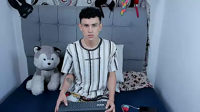 Snapshot of jeims_hotboy chatting on 09/25/25, 12:47 jeims hotboy online show from 09/25/25, 12:47