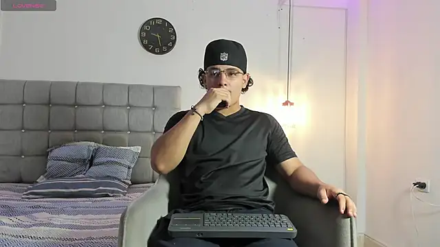 samxx muscle online show from 10/27/25, 02:43