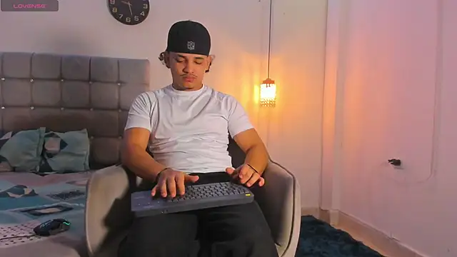 samxx muscle online show from 11/29/25, 01:03