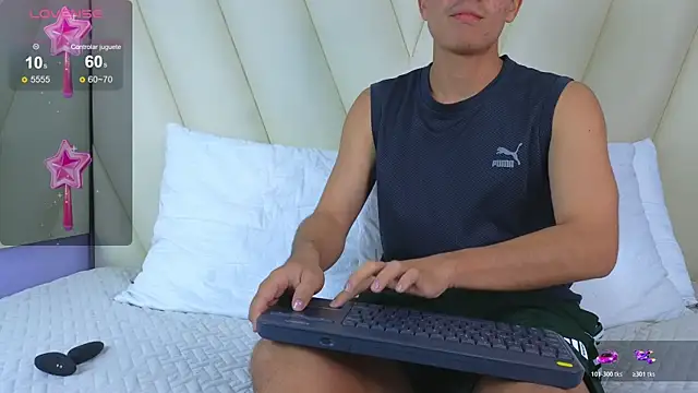 Hotboy21  online show from 11/13/25, 03:49