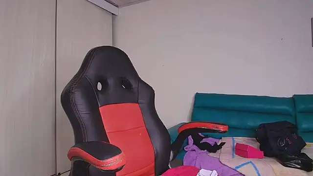 lovehotpink online show from 11/24/25, 08:52