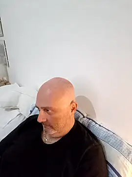 Alexis Bull online show from 11/15/25, 04:03