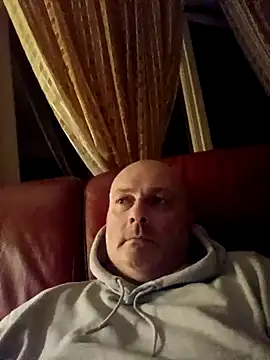 Snapshot of Alexis_Bull chatting on 01/14/26, 11:42 Alexis Bull online show from 01/14/26, 11:42