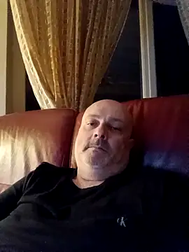 Snapshot of Alexis_Bull chatting on 03/08/26, 11:30 Alexis Bull online show from 03/08/26, 11:30
