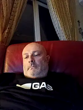Snapshot of Alexis_Bull chatting on 04/12/26, 12:37 Alexis Bull online show from 04/12/26, 12:37