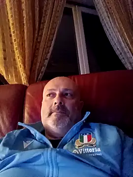 Snapshot of Alexis_Bull chatting on 04/17/26, 11:08 Alexis Bull online show from 04/17/26, 11:08
