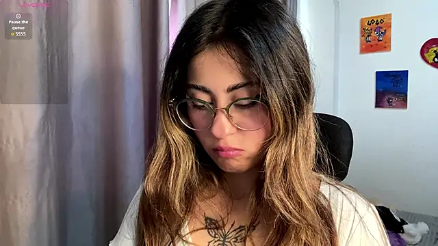 emma  bell  online show from 10/08/25, 09:12