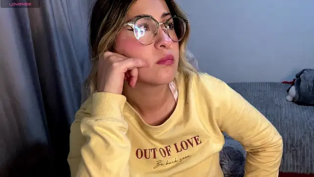 emma  bell  online show from 11/03/25, 11:04