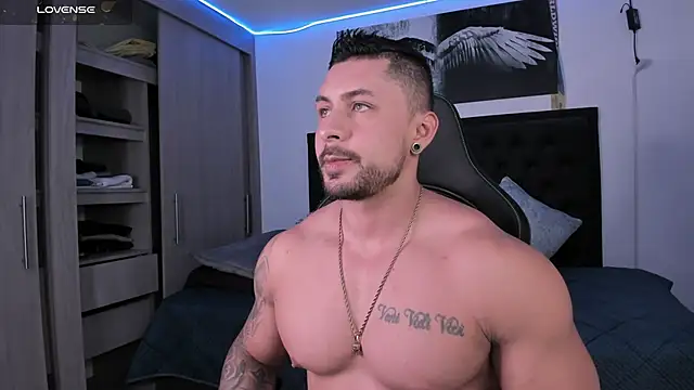 Snapshot of santi_aesthetic chatting on 09/19/25, 01:18 santi aesthetic online show from 09/19/25, 01:18