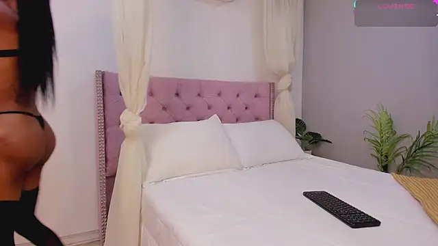 MelanieMiller  online show from 11/11/25, 05:29