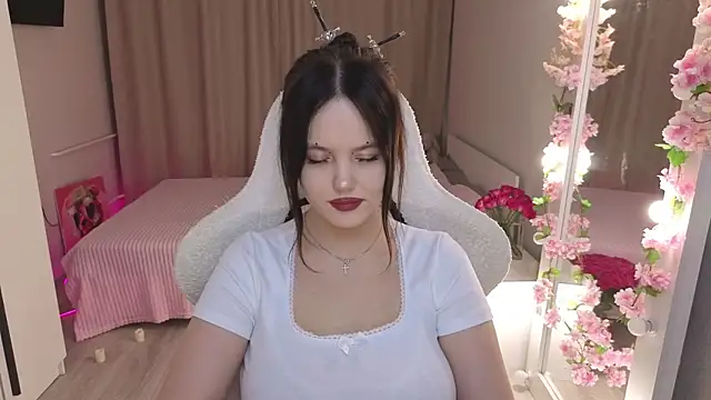 Betty  Davvis online show from 10/25/25, 02:13