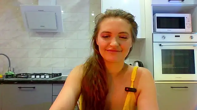 Snapshot of TesssaHart chatting on 03/25/26, 10:05 TesssaHart online show from 03/25/26, 10:05