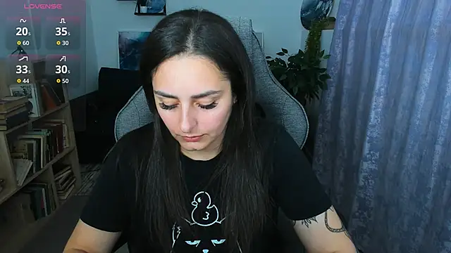 Snapshot of ValeriiMills chatting on 05/19/26, 10:27 ValeriiMills online show from 05/19/26, 10:27