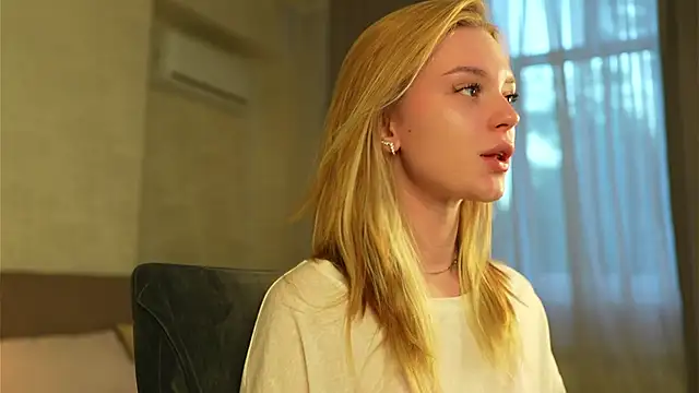 Snapshot of Cyberheart_ chatting on 10/01/25, 02:56 Cyberheart online show from 10/01/25, 02:56