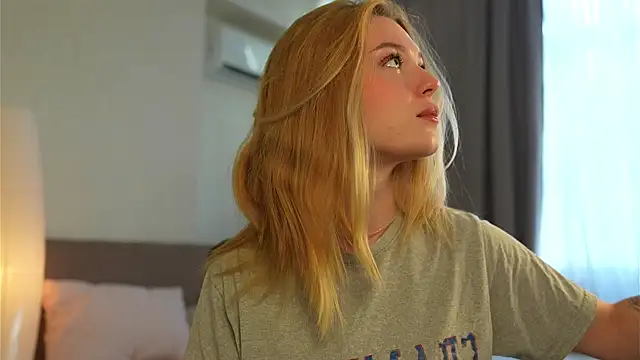 Snapshot of Cyberheart_ chatting on 10/02/25, 12:45 Cyberheart online show from 10/02/25, 12:45