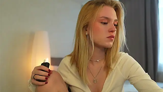 Snapshot of Cyberheart_ chatting on 10/03/25, 12:46 Cyberheart online show from 10/03/25, 12:46