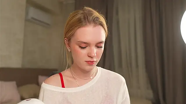 Snapshot of Cyberheart_ chatting on 10/07/25, 03:42 Cyberheart online show from 10/07/25, 03:42