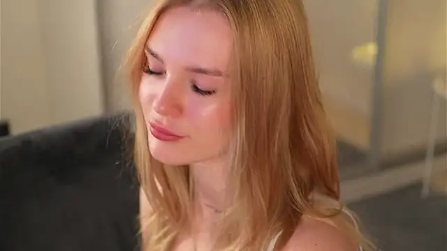 Snapshot of Cyberheart_ chatting on 11/05/25, 04:51 Cyberheart online show from 11/05/25, 04:51