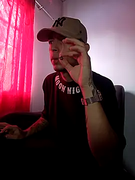 Snapshot of Chris__Jones chatting on 09/23/25, 05:38 Chris Jones online show from 09/23/25, 05:38