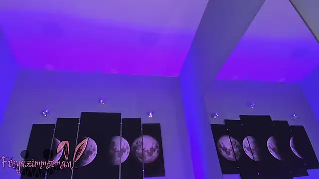 FreyaZimmerman  online show from 09/28/25, 08:47