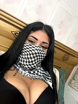 Snapshot of QueenLujaine chatting on 10/12/25, 07:29 QueenLujaine online show from 10/12/25, 07:29