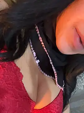 Snapshot of QueenLujaine chatting on 03/29/26, 07:03 QueenLujaine online show from 03/29/26, 07:03