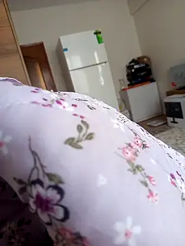 Snapshot of leona633 chatting on 11/19/25, 11:32 leona633 online show from 11/19/25, 11:32