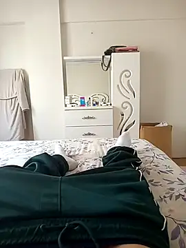 Snapshot of leona633 chatting on 12/02/25, 09:47 leona633 online show from 12/02/25, 09:47