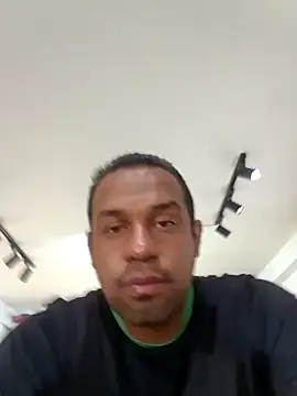 elnegro707070 online show from 10/24/25, 11:06