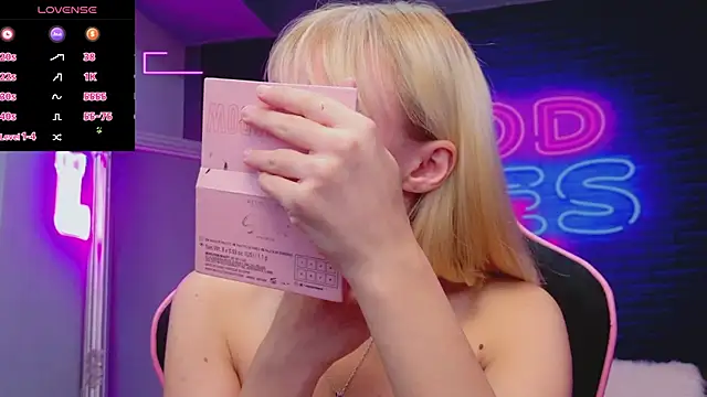 AlessiaCroft online show from 10/17/25, 04:15