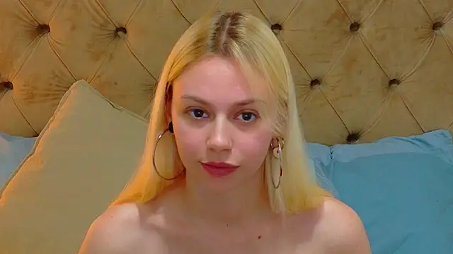 AlessiaCroft online show from 04/19/26, 04:12