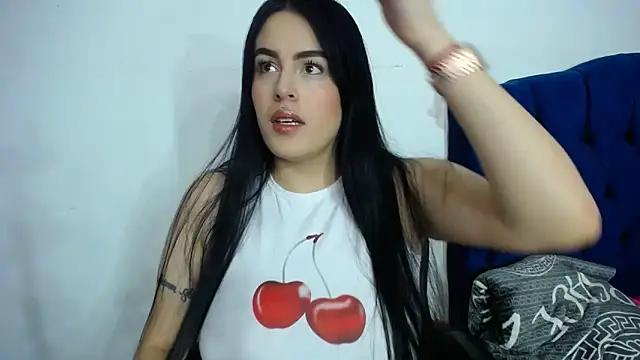 Snapshot of karolay_su chatting on 11/30/25, 01:31 karolay su online show from 11/30/25, 01:31