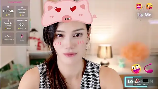 Snapshot of LunaBelle1984 chatting on 11/22/25, 03:33 LunaBelle1984 online show from 11/22/25, 03:33