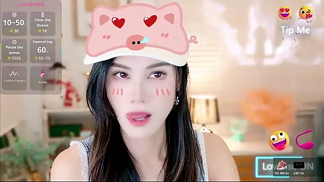 Snapshot of LunaBelle1984 chatting on 11/24/25, 03:12 LunaBelle1984 online show from 11/24/25, 03:12