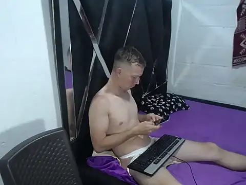 Snapshot of hot_mann11 chatting on 10/05/25, 09:56 hot mann11 online show from 10/05/25, 09:56