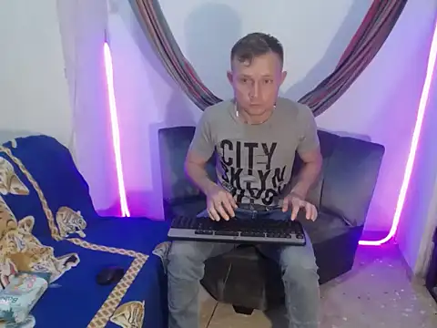 Snapshot of hot_mann11 chatting on 03/04/26, 12:16 hot mann11 online show from 03/04/26, 12:16