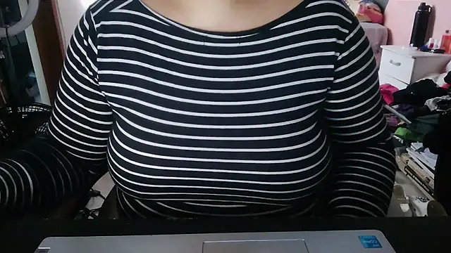 nicolebiancardi5 online show from 04/07/26, 11:54