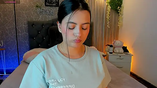 Snapshot of mialeia01 chatting on 02/05/26, 07:40 mialeia01 online show from 02/05/26, 07:40