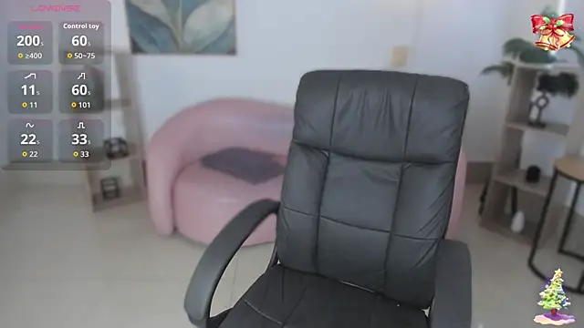 kylie soraya online show from 12/04/25, 05:21