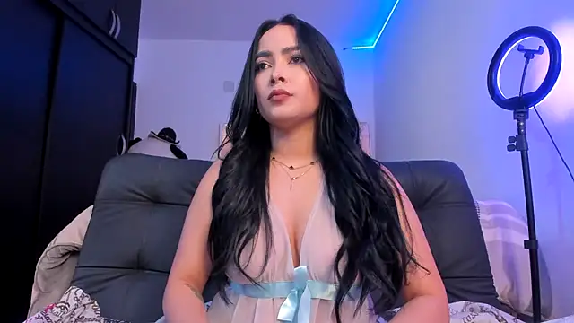 Snapshot of Bella__hamilton chatting on 02/27/26, 01:38 Bella hamilton online show from 02/27/26, 01:38